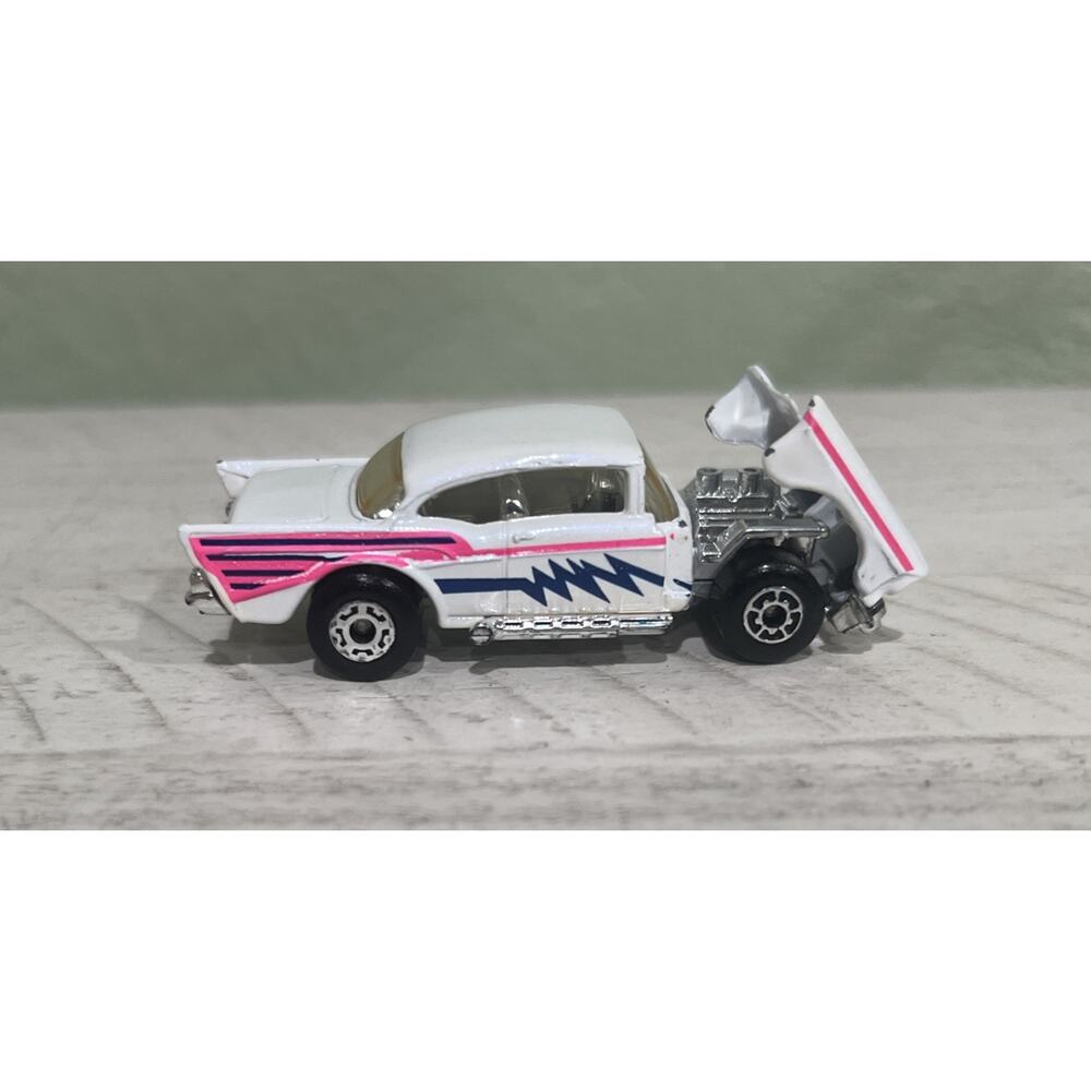 Matchbox '57 Chevy Vintage 1979 Superfast Pearl White w/ Pink Blue Working Hood